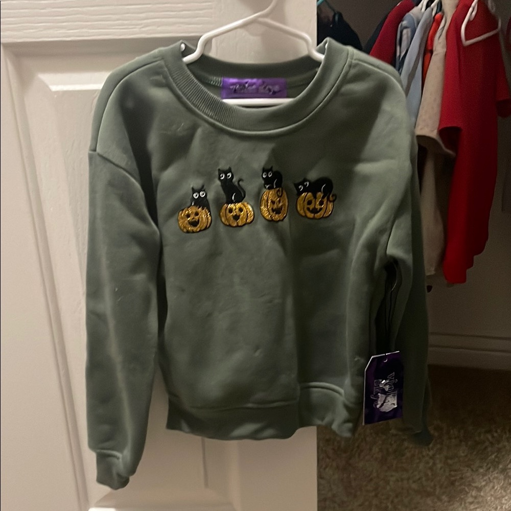 Green Halloween Sweatshirt with Cat and Pumpkin Design